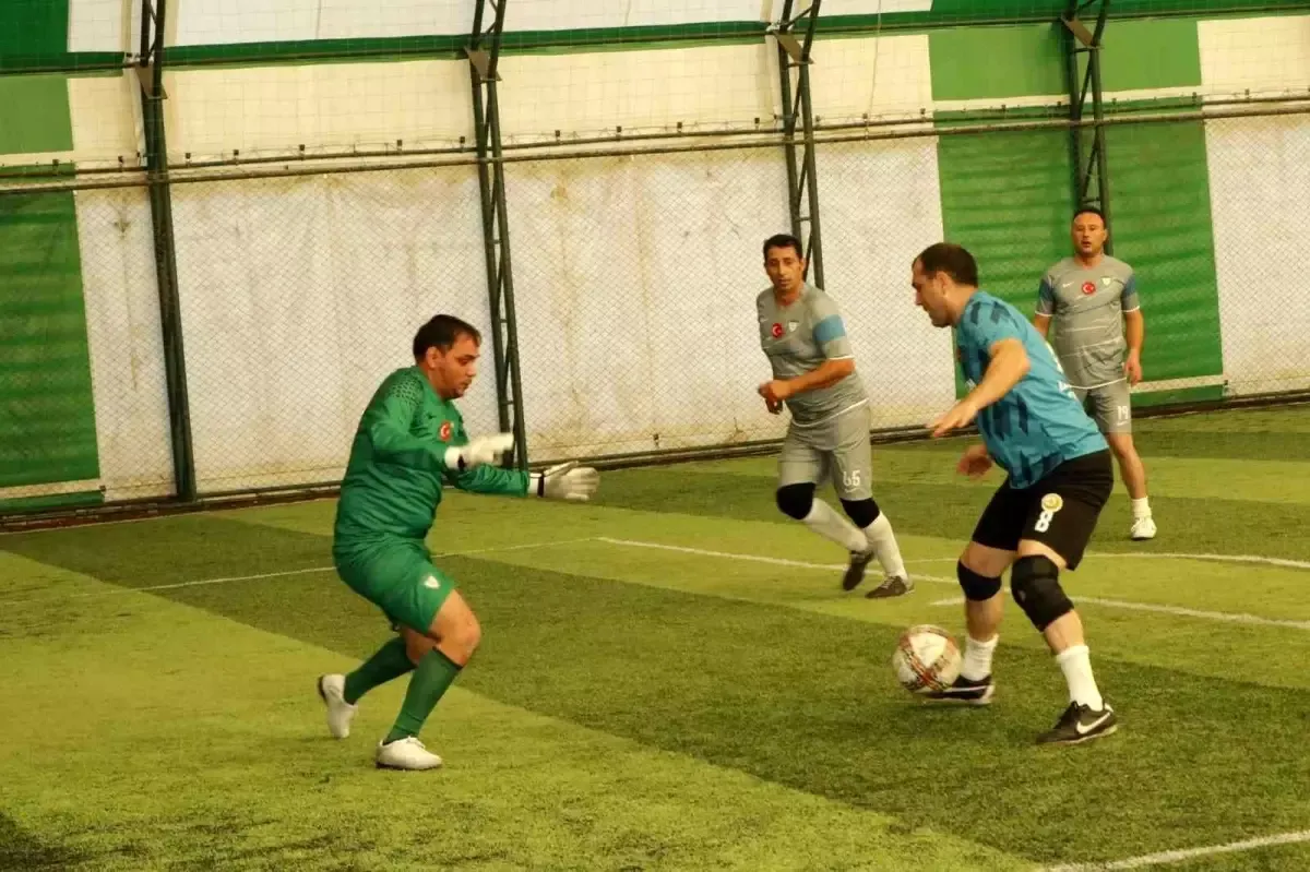 Ula Gölet Kapalı Halı Saha — fotoğraf 2
